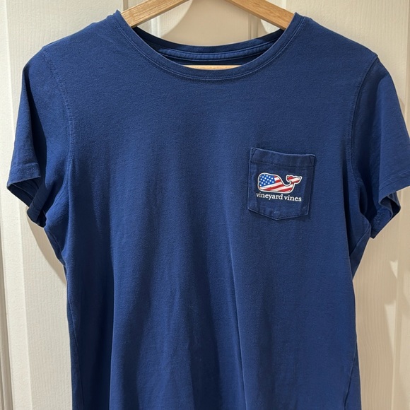 EUC - Vineyard Vines Women’s Navy Blue American Flag Whale Shirt with Pocket - Picture 1 of 7